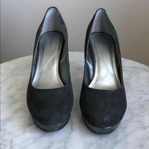 TAHARI Elephant Grey Sophia Pumps